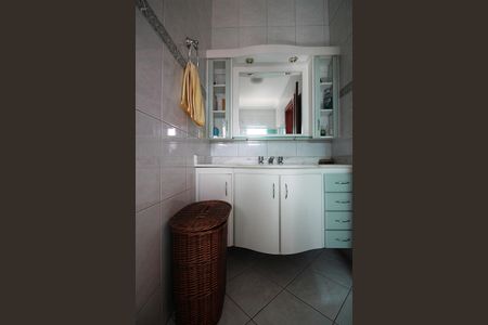 Casa à venda com 600m², 4 quartos e 6 vagasSuíte 2 Banheiro