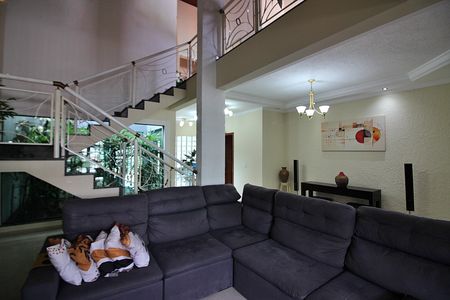 Casa à venda com 600m², 4 quartos e 6 vagasSala