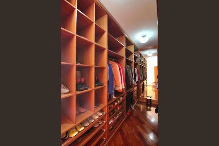 Casa à venda com 600m², 4 quartos e 6 vagasSuíte 1 Closet