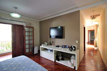 Casa à venda com 600m², 4 quartos e 6 vagasSuíte 1