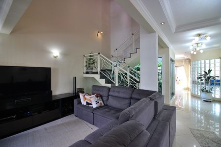 Casa à venda com 600m², 4 quartos e 6 vagasSala