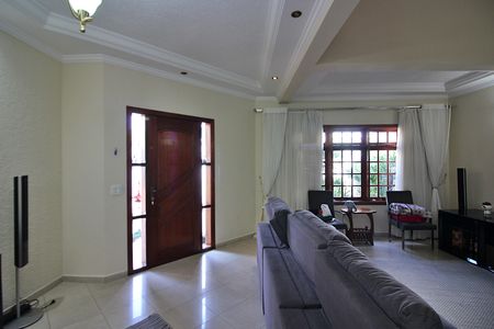 Casa à venda com 600m², 4 quartos e 6 vagasSala