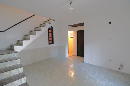 Sala de casa para alugar com 2 quartos, 130m² em Marechal Hermes, Rio de Janeiro
