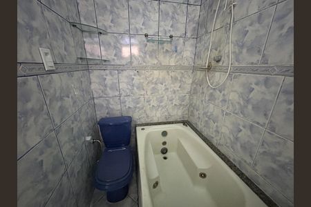 Casa para alugar com 130m², 2 quartos e 2 vagasBanheiro da Suíte