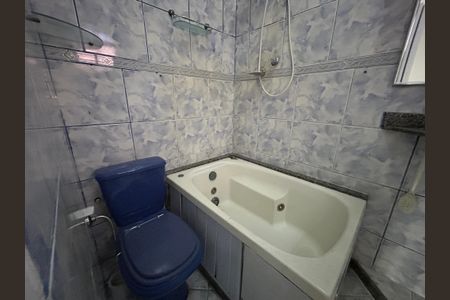 Casa para alugar com 130m², 2 quartos e 2 vagasBanheiro da Suíte