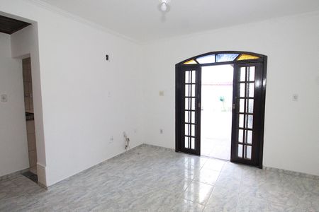 Sala de casa para alugar com 2 quartos, 130m² em Marechal Hermes, Rio de Janeiro