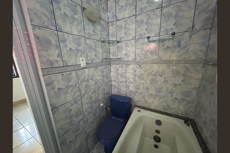 Casa para alugar com 130m², 2 quartos e 2 vagasBanheiro da Suíte