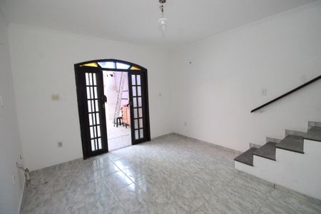Sala de casa para alugar com 2 quartos, 130m² em Marechal Hermes, Rio de Janeiro