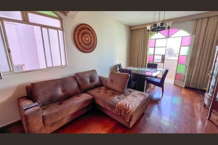 Casa à venda com 380m², 5 quartos e 3 vagasSala