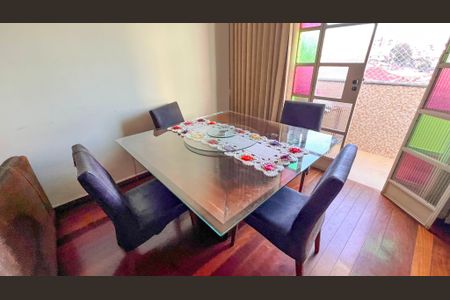 Casa à venda com 380m², 5 quartos e 3 vagasSala