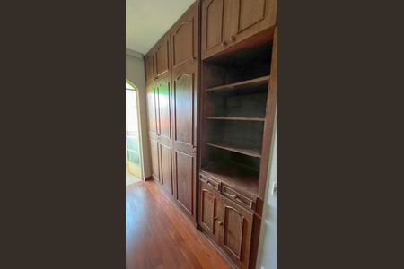 Casa à venda com 380m², 5 quartos e 3 vagasQuarto 2