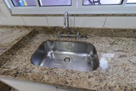 Casa à venda com 127m², 2 quartos e 2 vagasCozinha - Pia