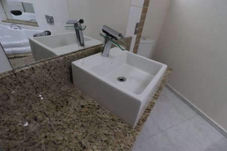 Casa à venda com 127m², 2 quartos e 2 vagasBanheiro da Suíte - Pia