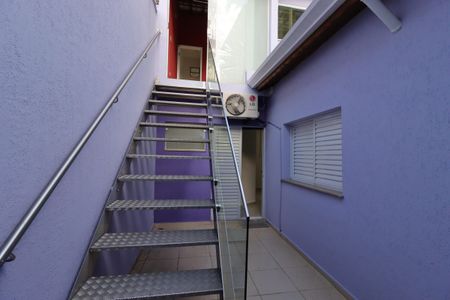 Casa à venda com 127m², 2 quartos e 2 vagasEscada