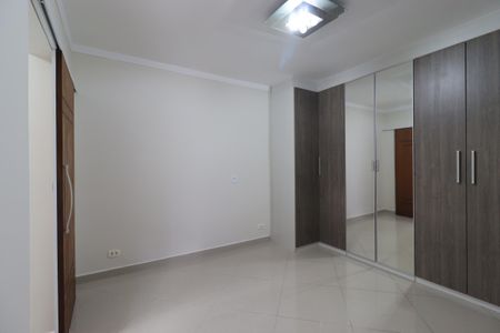 Casa à venda com 127m², 2 quartos e 2 vagasSuíte
