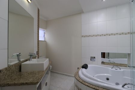 Casa à venda com 127m², 2 quartos e 2 vagasBanheiro da Suíte