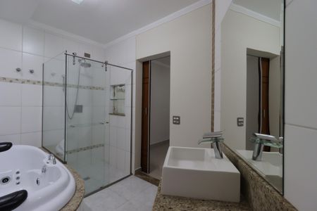 Casa à venda com 127m², 2 quartos e 2 vagasBanheiro da Suíte