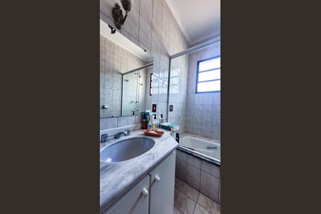 Casa de condomínio à venda com 300m², 3 quartos e 8 vagasBanheiro da Suíte