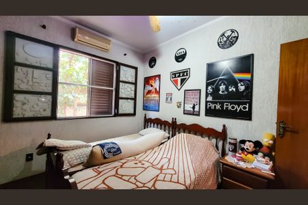 Casa de condomínio à venda com 300m², 3 quartos e 8 vagasQuarto 2