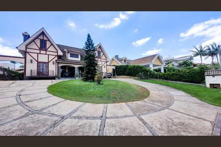 Casa de condomínio à venda com 300m², 3 quartos e 8 vagasFachada