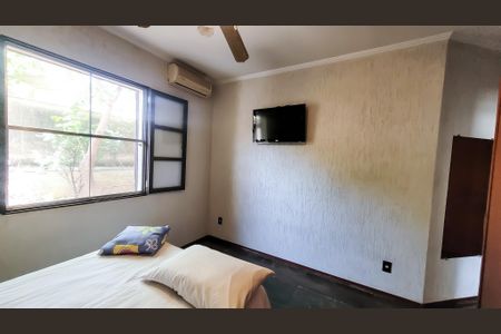 Casa de condomínio à venda com 300m², 3 quartos e 8 vagasSuíte