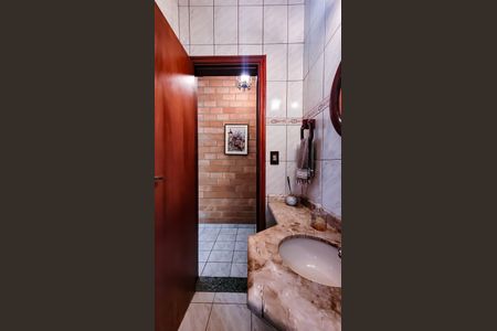 Casa de condomínio à venda com 300m², 3 quartos e 8 vagasLavabo