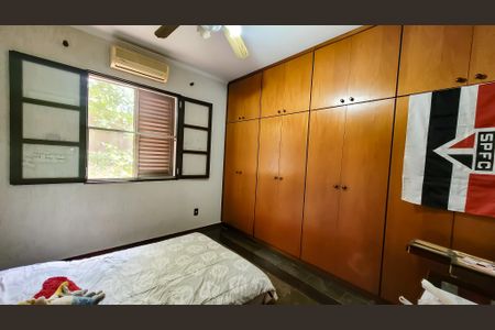 Casa de condomínio à venda com 300m², 3 quartos e 8 vagasQuarto 1