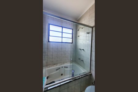 Casa de condomínio à venda com 300m², 3 quartos e 8 vagasBanheiro da Suíte