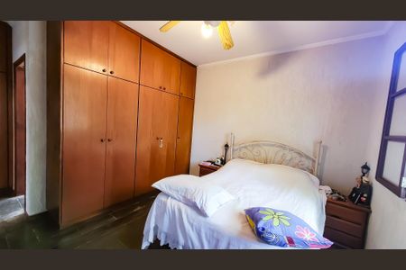 Casa de condomínio à venda com 300m², 3 quartos e 8 vagasSuíte