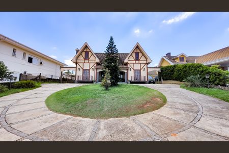 Casa de condomínio à venda com 300m², 3 quartos e 8 vagasFachada