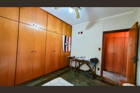 Casa de condomínio à venda com 300m², 3 quartos e 8 vagasQuarto 1