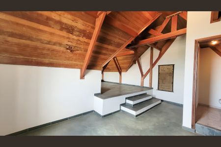 Casa de condomínio à venda com 300m², 3 quartos e 8 vagasSótão