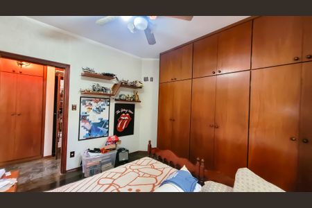 Casa de condomínio à venda com 300m², 3 quartos e 8 vagasQuarto 2