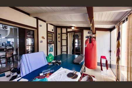 Casa de condomínio à venda com 300m², 3 quartos e 8 vagasEspaço Gourmet