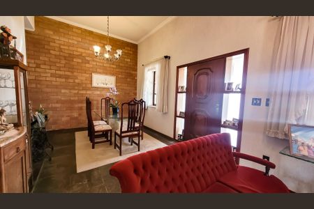 Casa de condomínio à venda com 300m², 3 quartos e 8 vagasSala