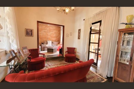 Casa de condomínio à venda com 300m², 3 quartos e 8 vagasSala