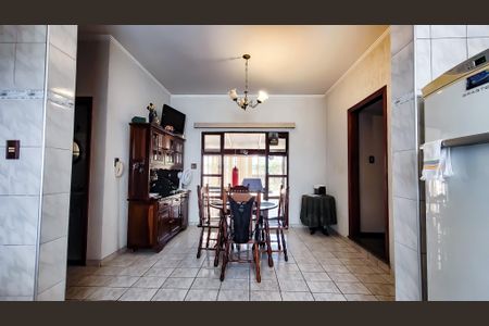 Casa de condomínio à venda com 300m², 3 quartos e 8 vagasCozinha