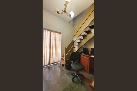 Casa de condomínio à venda com 300m², 3 quartos e 8 vagasEscritório