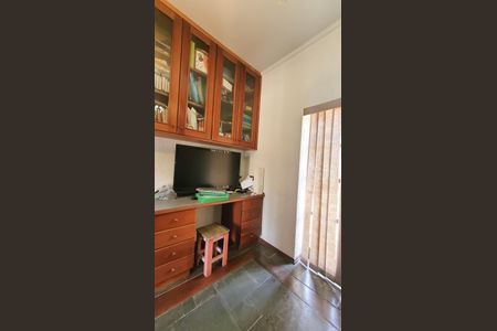 Casa de condomínio à venda com 300m², 3 quartos e 8 vagasEscritório