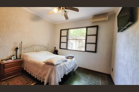 Casa de condomínio à venda com 300m², 3 quartos e 8 vagasSuíte