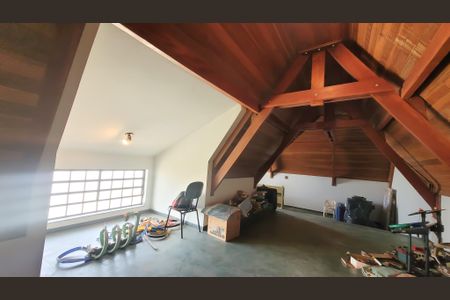 Casa de condomínio à venda com 300m², 3 quartos e 8 vagasSótão