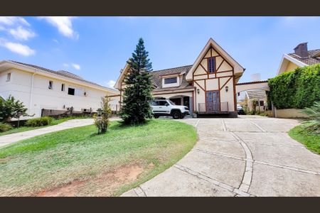 Casa de condomínio à venda com 300m², 3 quartos e 8 vagasFachada