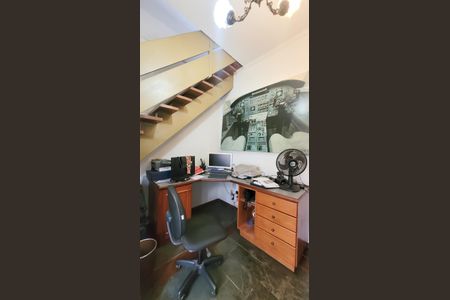 Casa de condomínio à venda com 300m², 3 quartos e 8 vagasEscritório