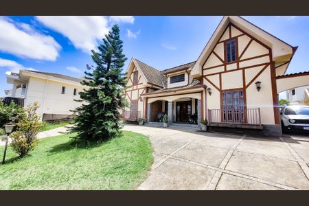 Casa de condomínio à venda com 300m², 3 quartos e 8 vagasFachada