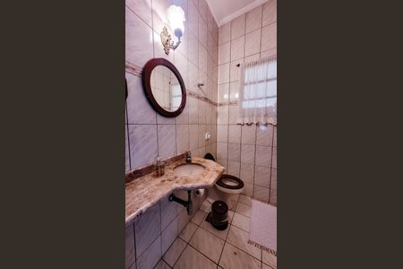 Casa de condomínio à venda com 300m², 3 quartos e 8 vagasLavabo