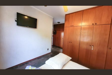 Casa de condomínio à venda com 300m², 3 quartos e 8 vagasSuíte