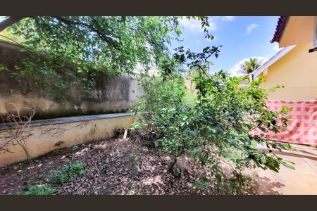 Casa de condomínio à venda com 300m², 3 quartos e 8 vagasQuintal