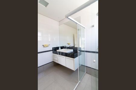 Casa de condomínio à venda com 536m², 5 quartos e 6 vagasBanheiro da Suíte 3