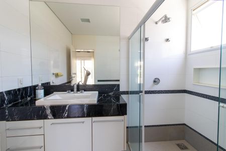 Casa de condomínio à venda com 536m², 5 quartos e 6 vagasBanheiro da Suíte 3