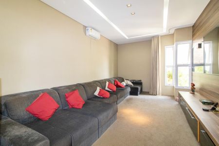 Casa de condomínio à venda com 536m², 5 quartos e 6 vagasSala de TV